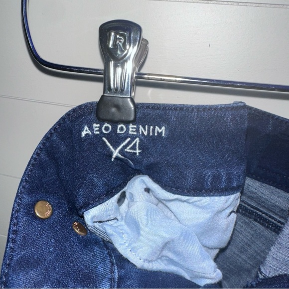 American Eagle Distressed Blue Jeans - Picture 6 of 8